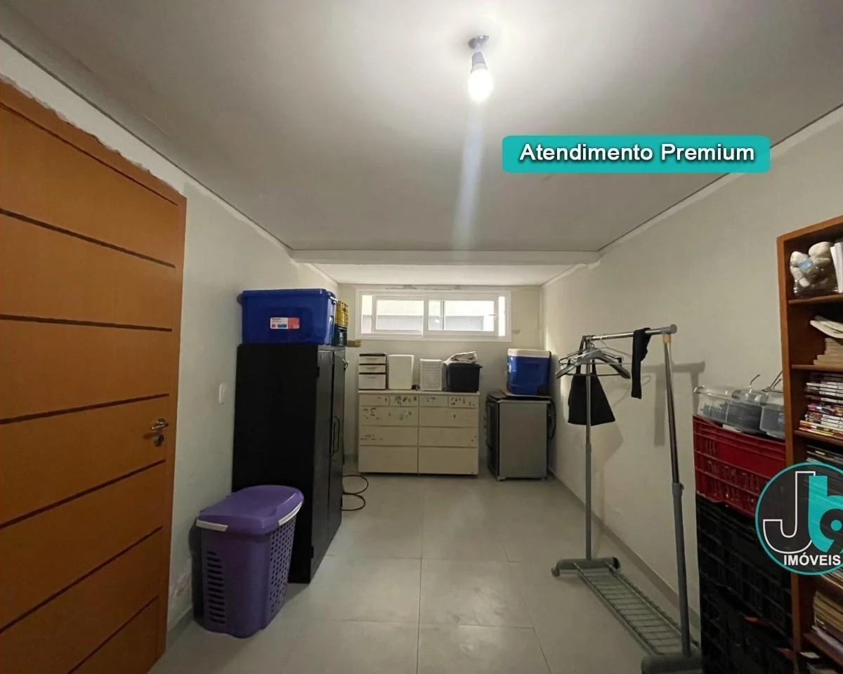 389 m² house with 4 bedrooms and an open-plan kitchen — photo 38