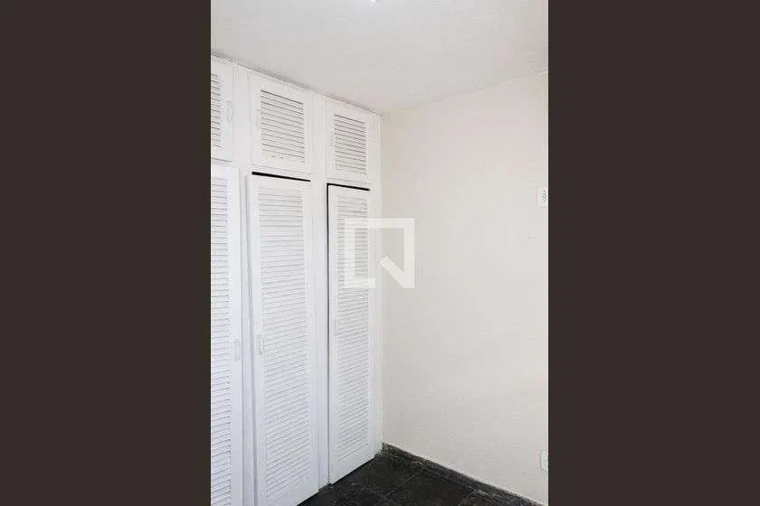 Apartamento de 2 quartos em condomínio com piscina — photo 16