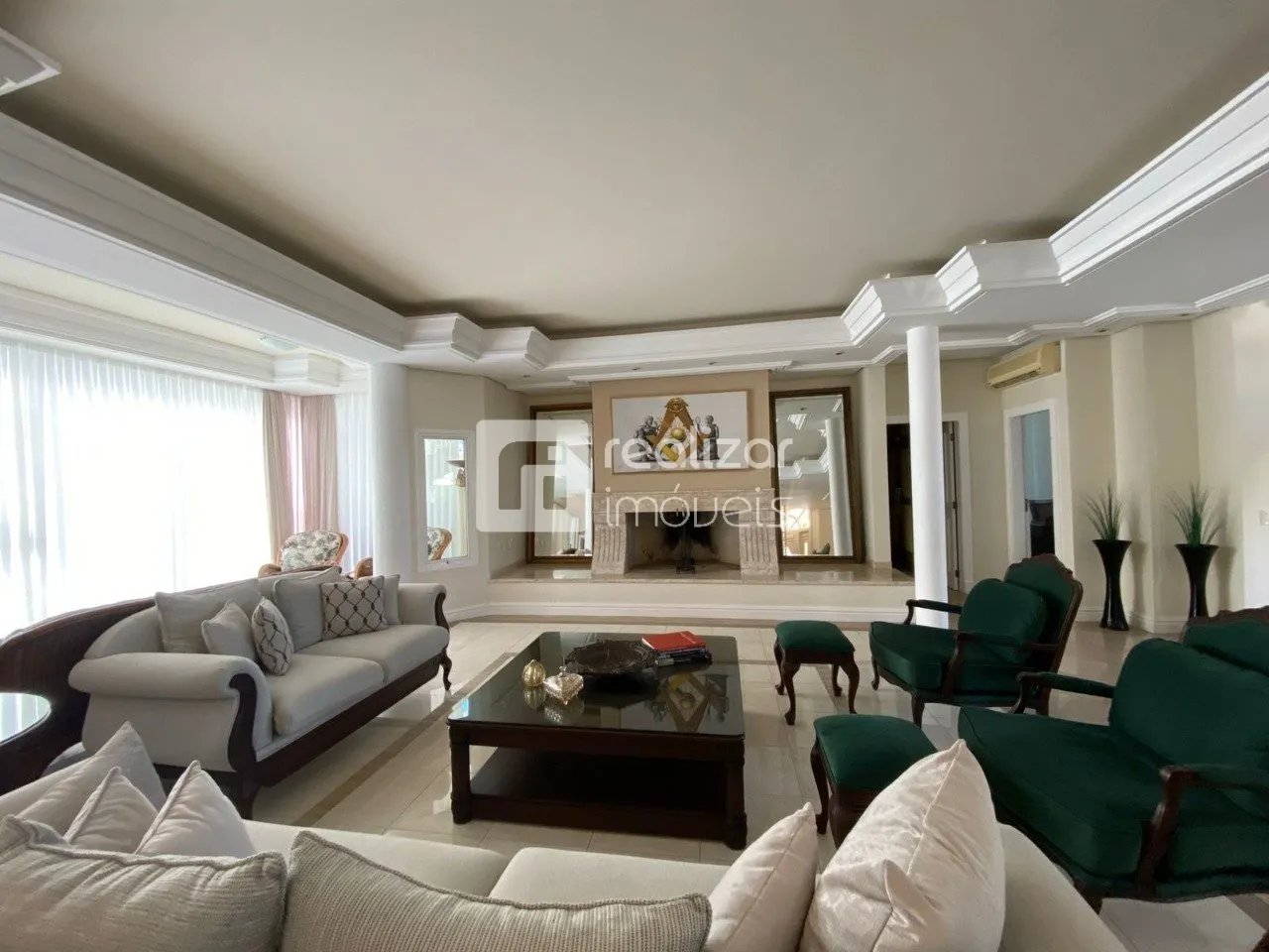 House with 5 bedrooms and 5 parking spaces, gas kitchen