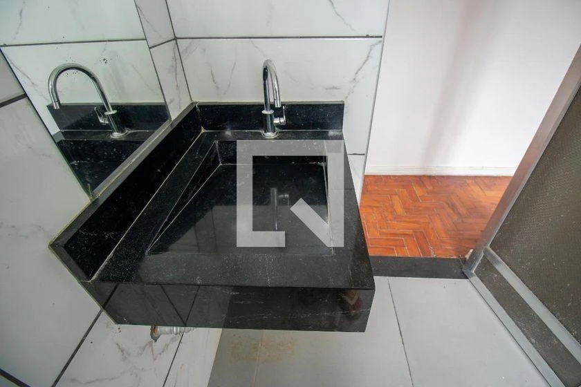 Wood or laminate floors in a 3-bedroom apartment, 80 m² — photo 6