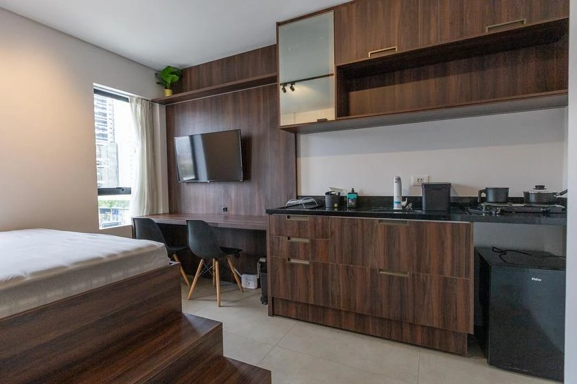 Estudio amueblado con 1 dormitorio y ducha de vidrio — photo 2