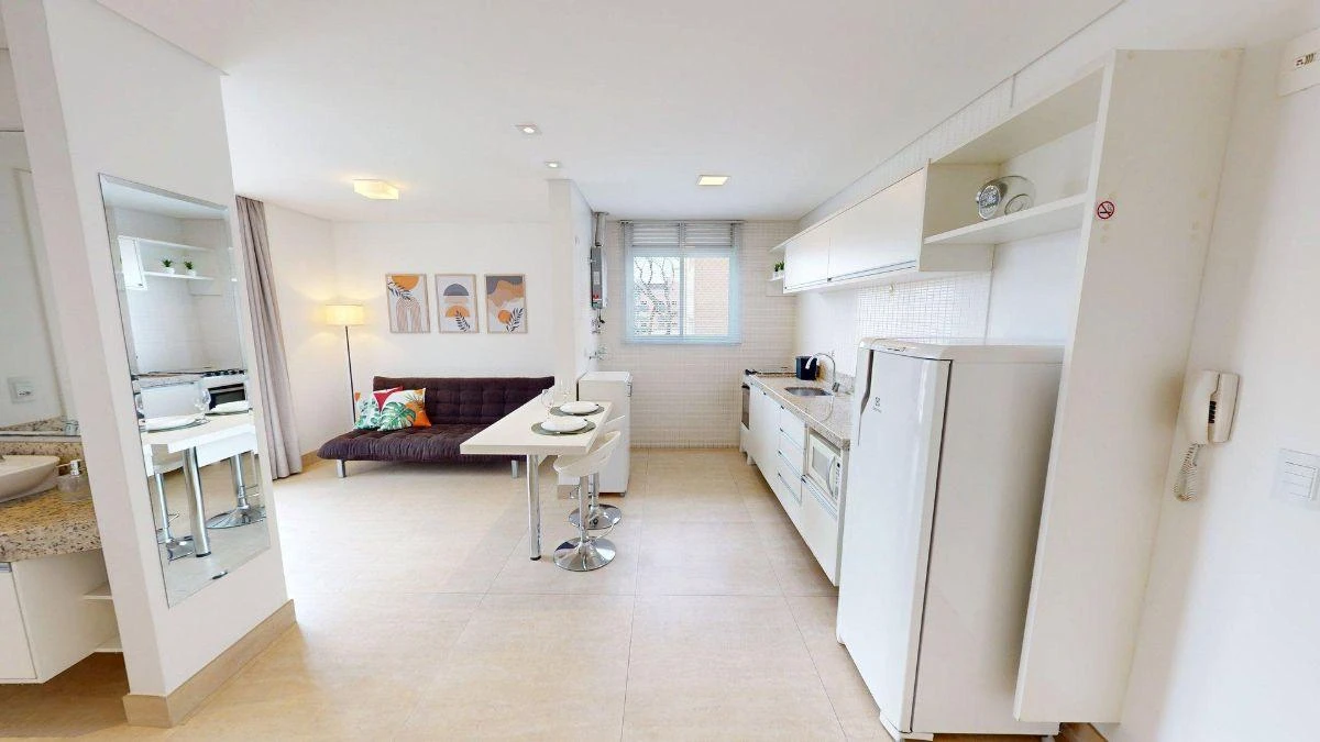 One-bedroom apartment with floor-to-ceiling windows — photo 23