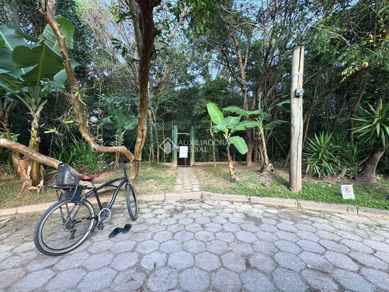 Closed-condominium house with 4 bedrooms and 3 bathrooms — photo 23
