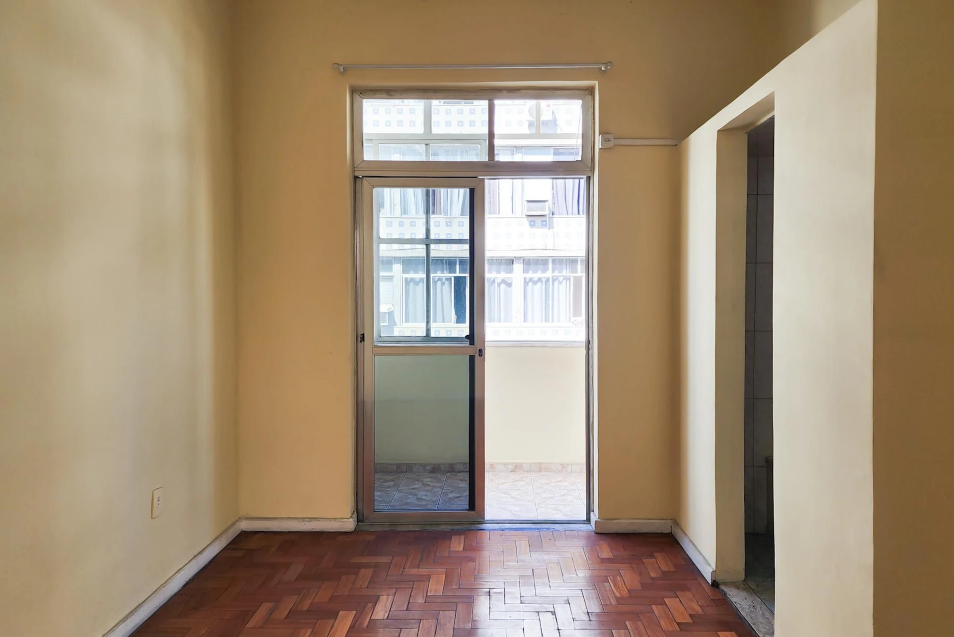 Apartment with balcony, 2 bedrooms and 2 bathrooms — photo 21
