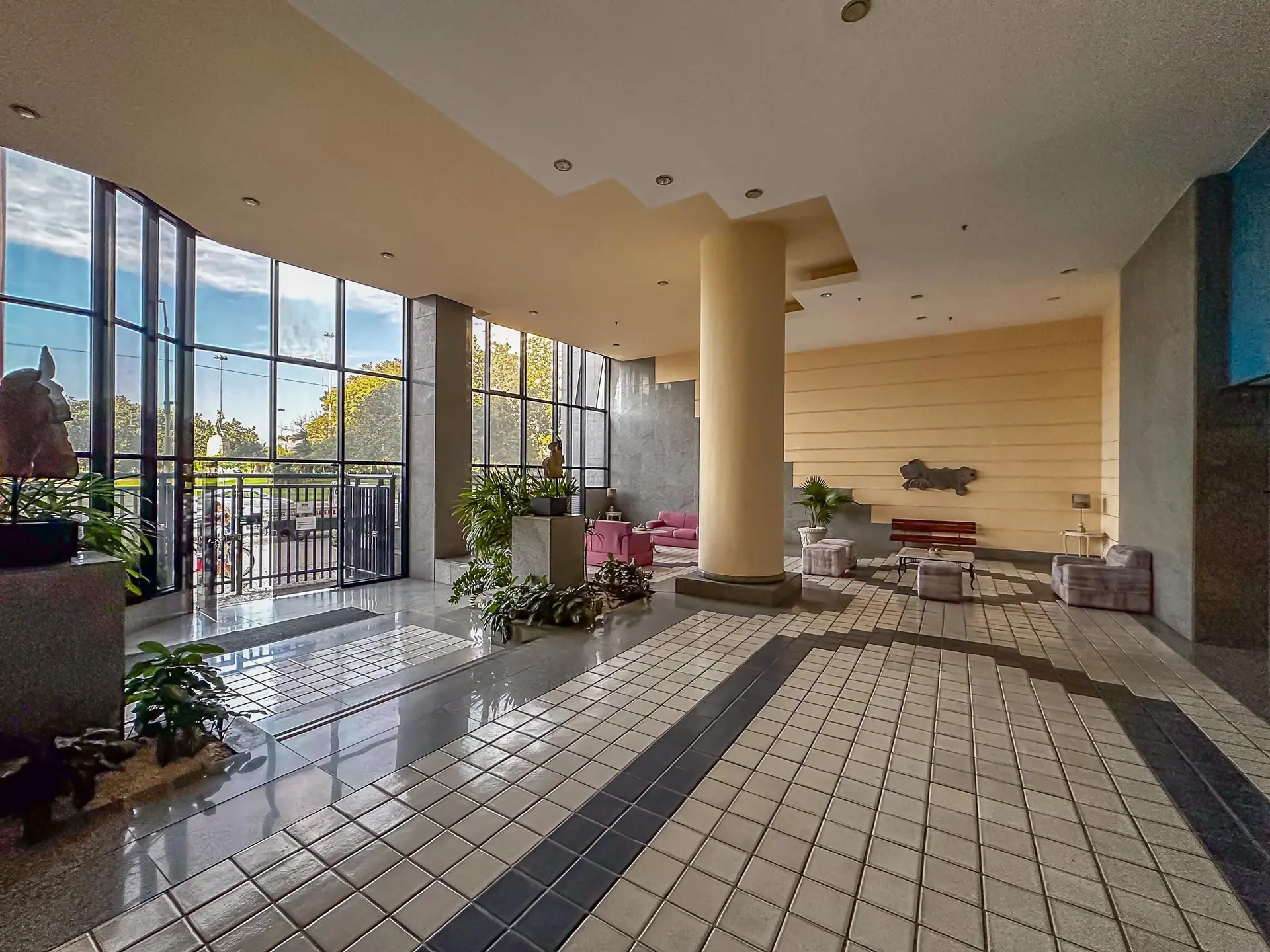 Furnished 2-bedroom apartment with 2 bathrooms — photo 16