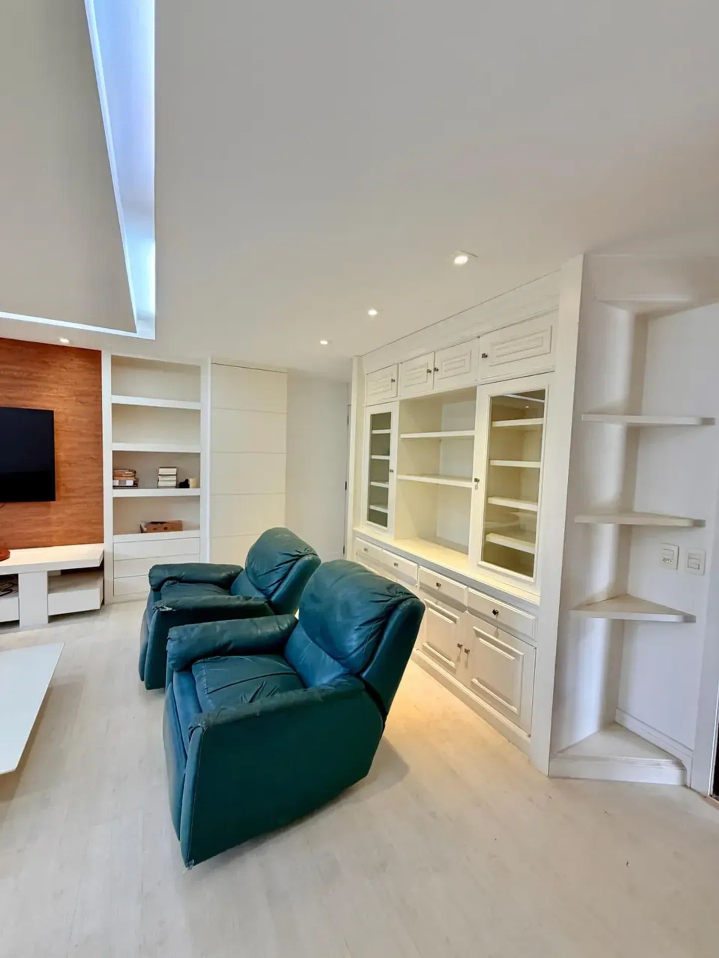 Casa com 5 quartos e 5 banheiros e varanda envidraçada — photo 25
