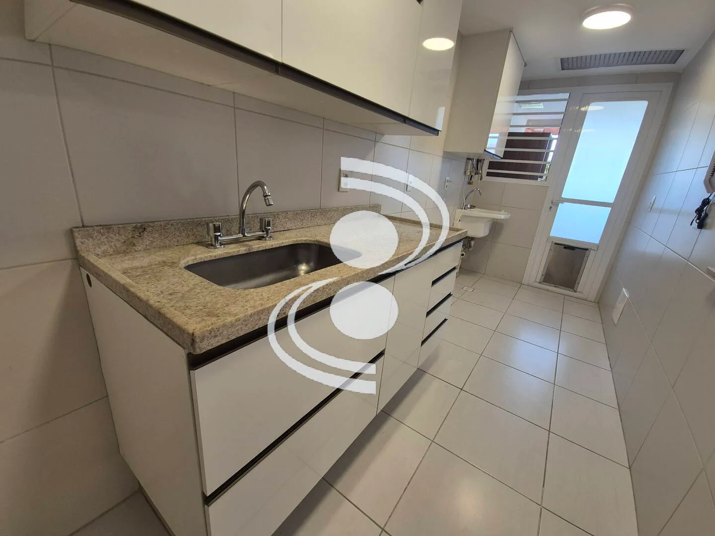 Garden-style apartment with 2 bedrooms and 4 bathrooms — photo 4