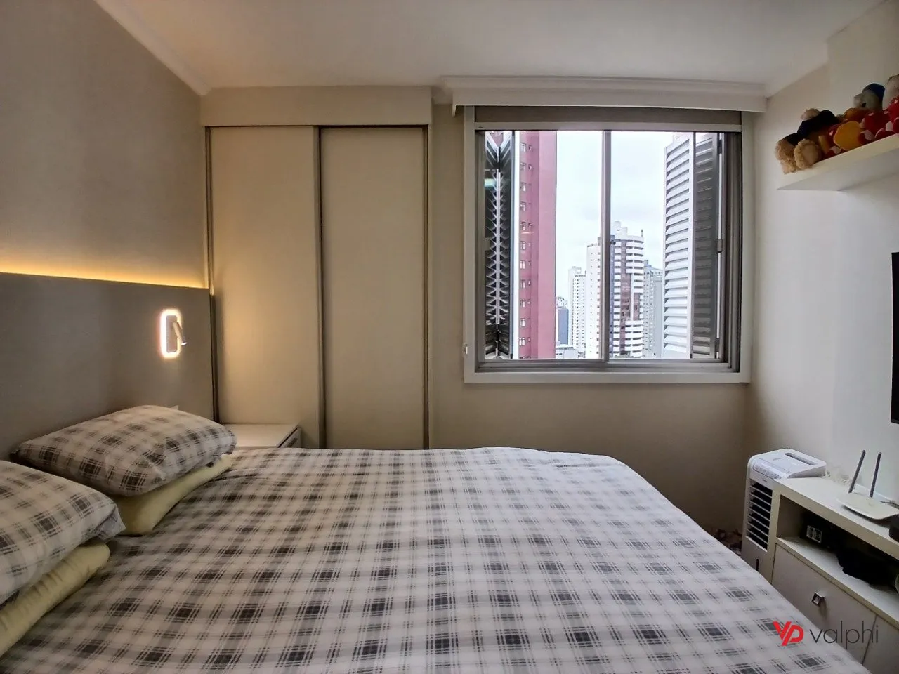 4-bedroom apartment with a walk-in closet in Curitiba — photo 20