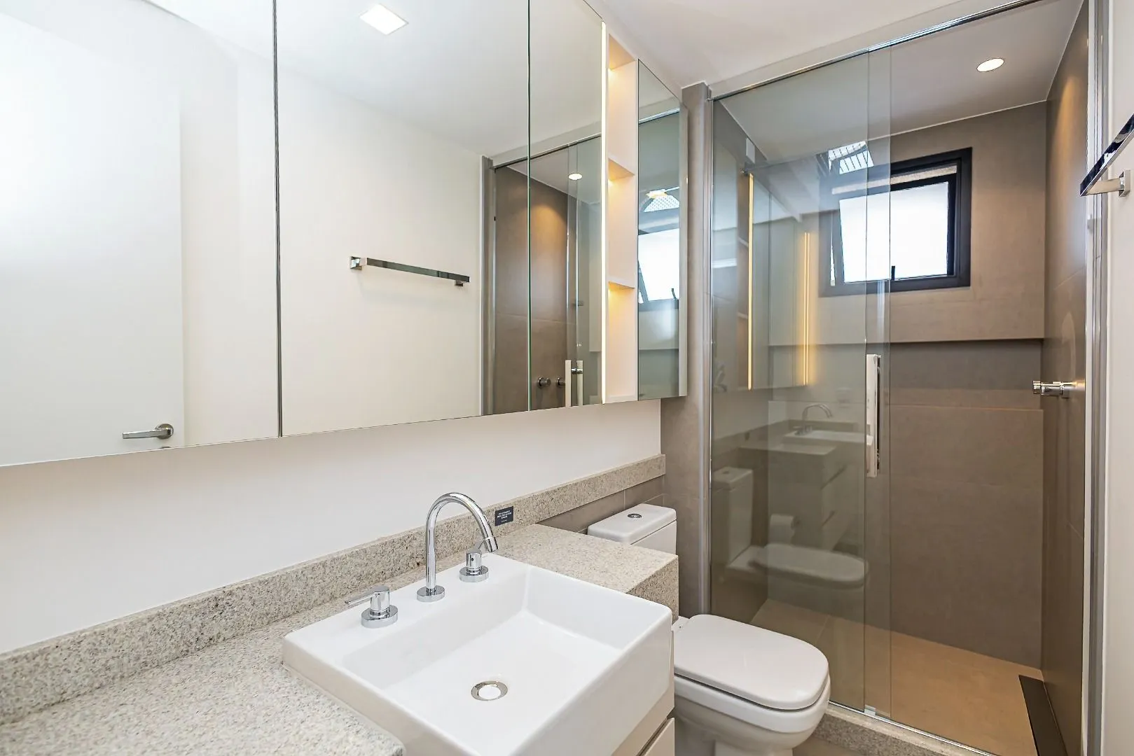 Furnished apartment, 78 m², with a glass-enclosed balcony — photo 84