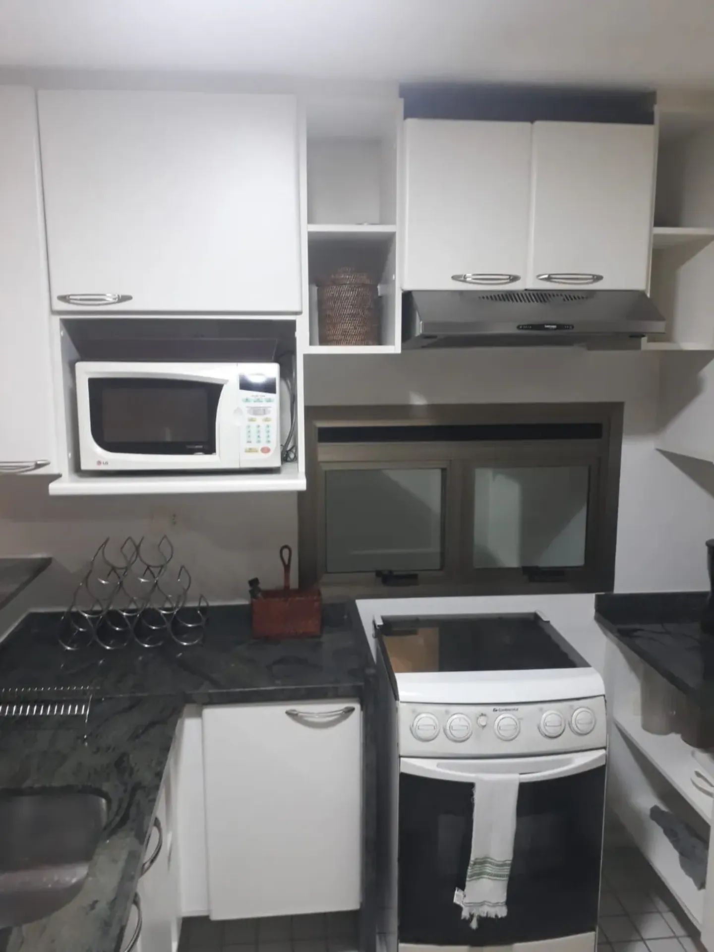 One-bedroom apartment in a building with a gym — photo 19