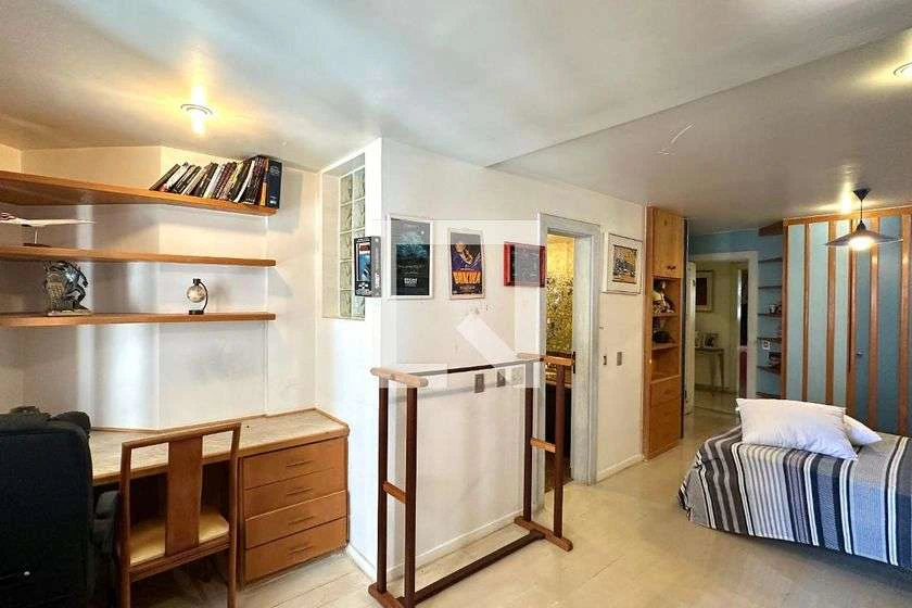 Duplex apartment with 3 en-suite bedrooms and laundry — photo 27
