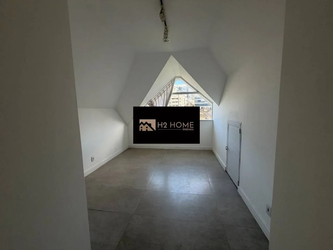 290 m² house with 4 bedrooms and 4 parking spots — photo 21