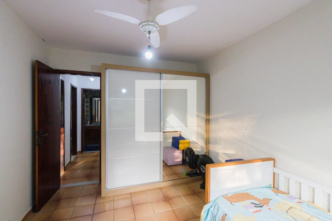 5-bedroom house with a mountain view in Rio de Janeiro — photo 45