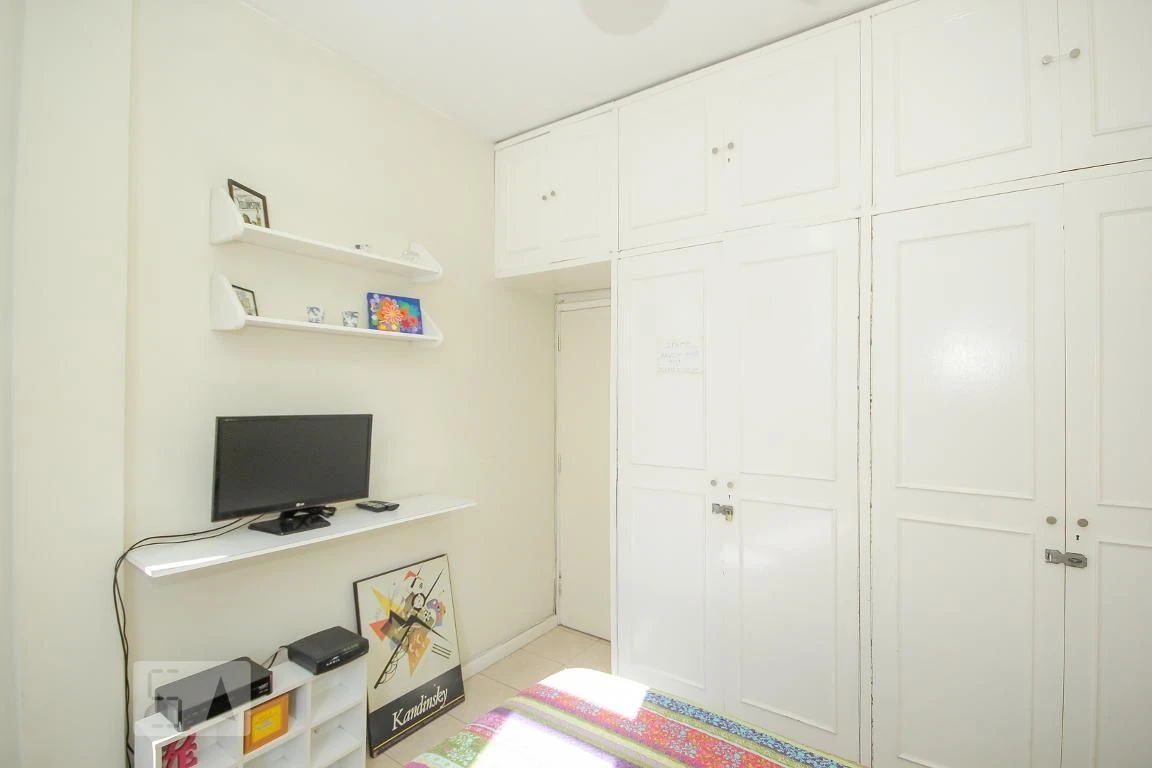Furnished 2-bedroom apartment with laundry area — photo 20