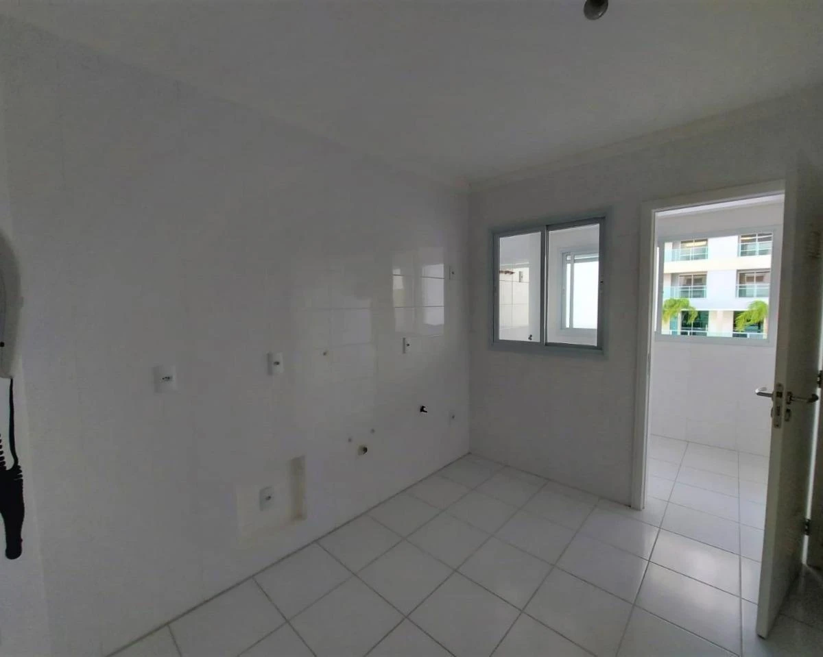 Balcony with a grill in a 3-bedroom apartment, 93 m² — photo 12