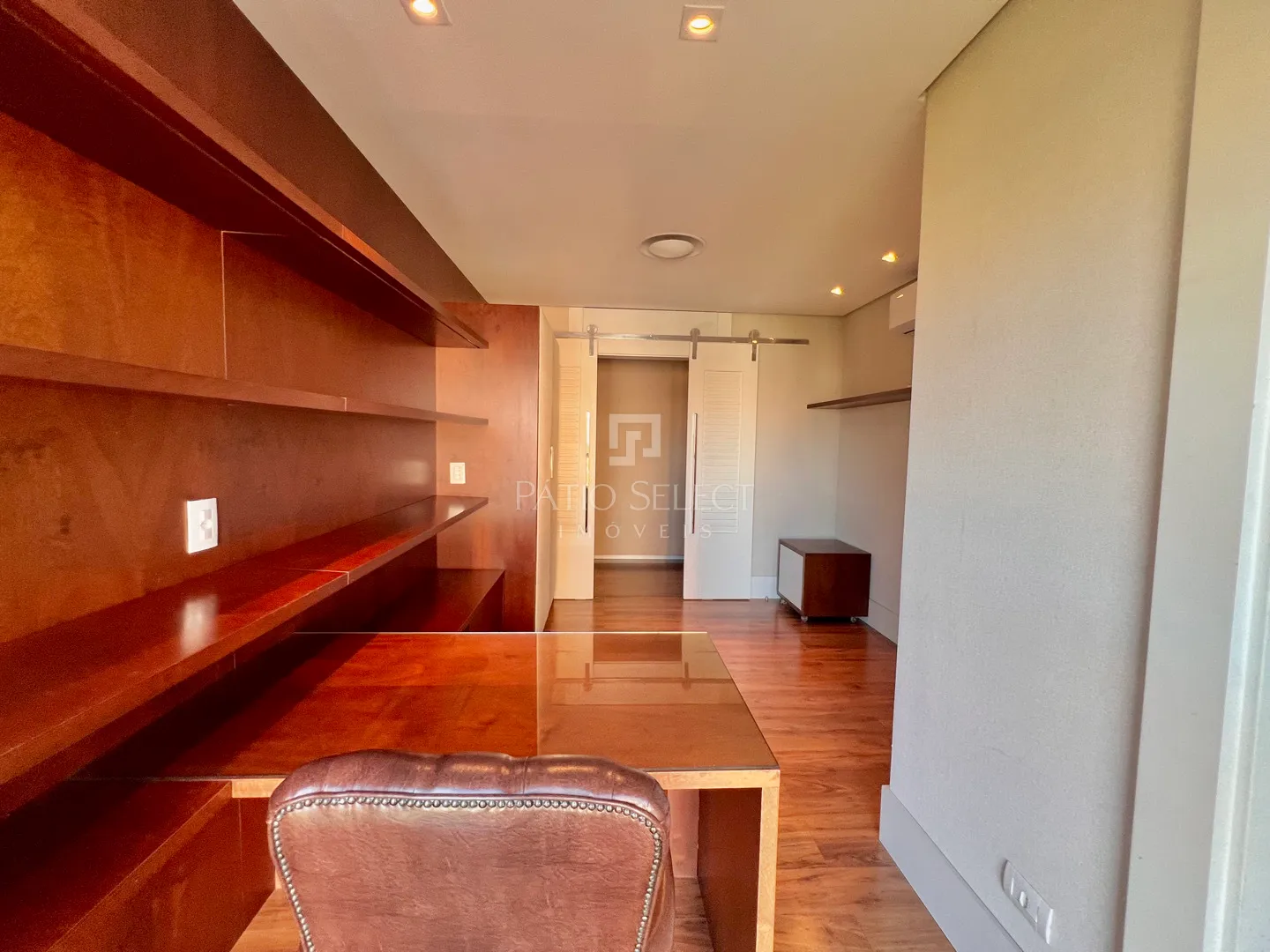 Гардеробная и 3 спальни: квартира 180 м² — photo 64