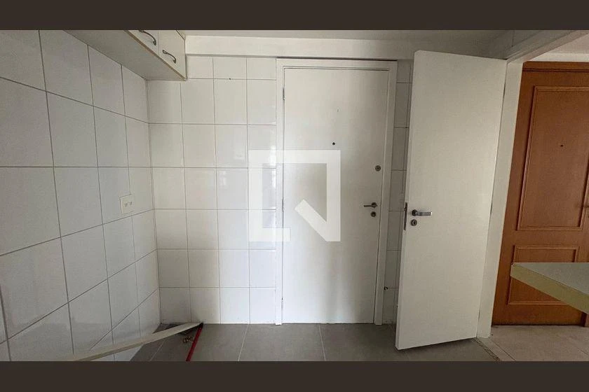 Apartment, 105 m², with a glass-enclosed balcony — photo 38