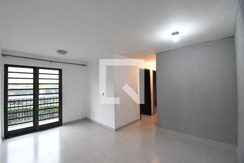 3-bedroom apartment with a grill on the balcony in Curitiba