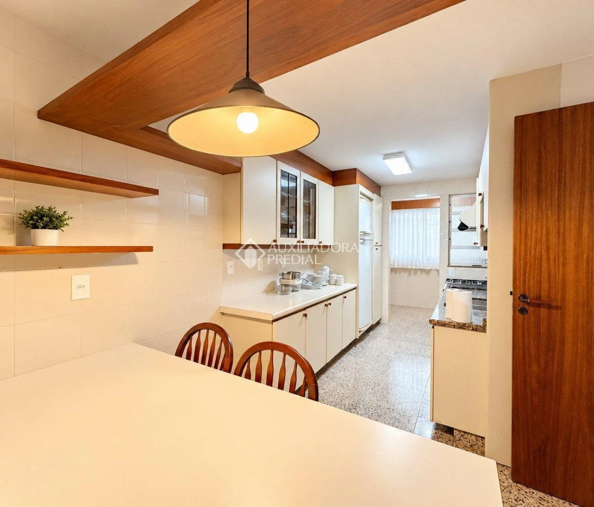 3-bedroom apartment with a glass-enclosed balcony — photo 2