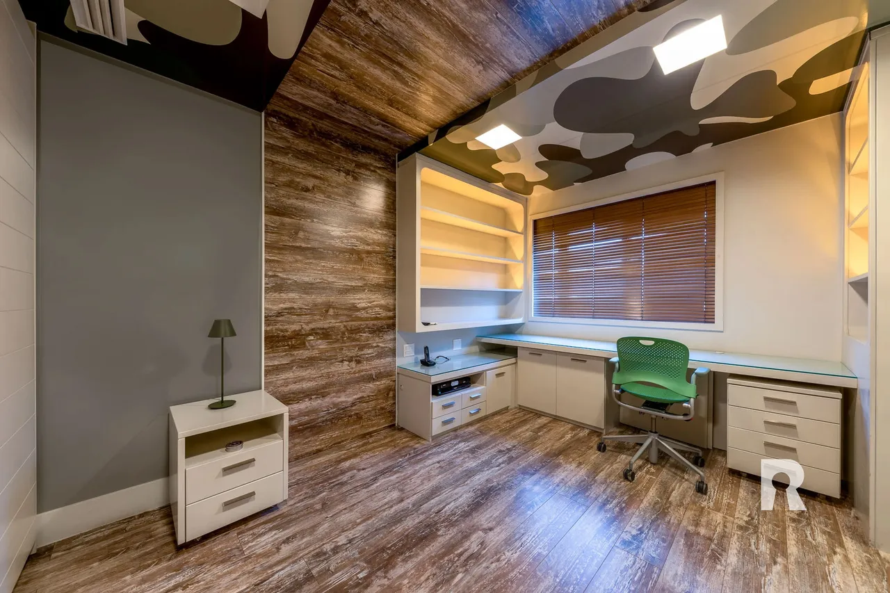 4-bedroom apartment with 5 bathrooms and enclosed balcony — photo 14