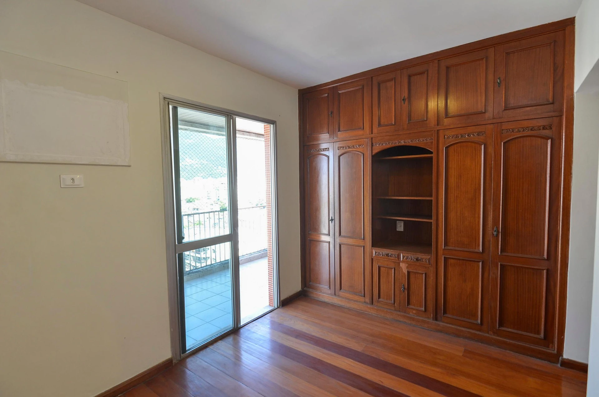Unfurnished apartment with 3 bedrooms and 2 parking spots — photo 19