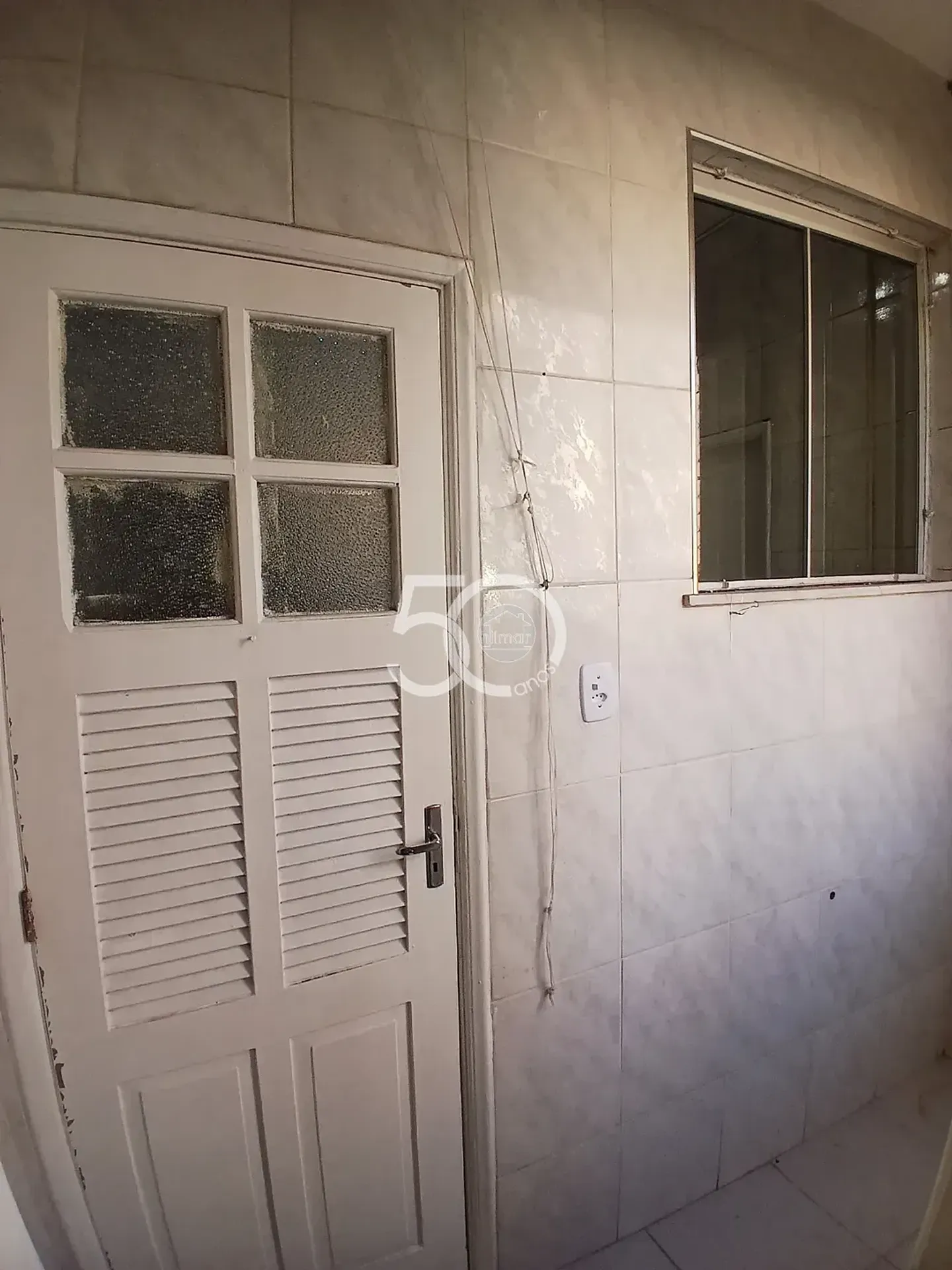 Apartamento de 2 dormitorios con balcón y cocina separada — photo 23