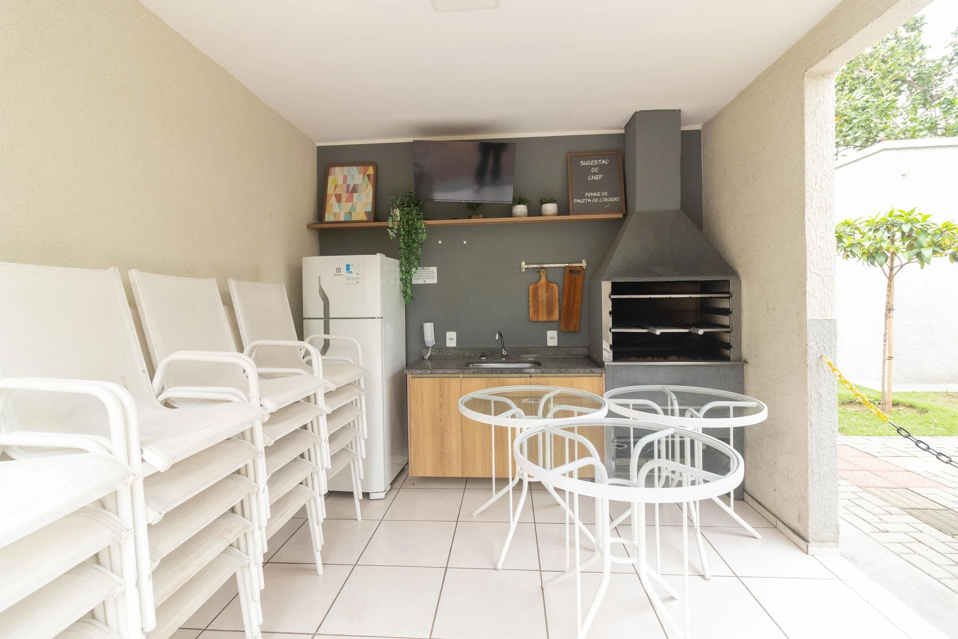 Apartamento com 2 quartos e piscina no condomínio — photo 17
