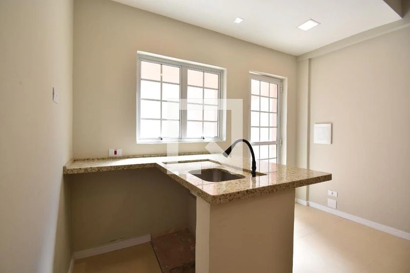 Studio, 42 m², with wood or laminate floors — photo 3