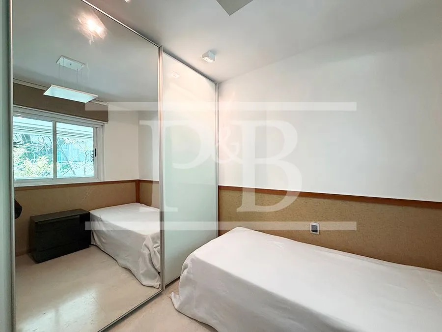 Furnished 3-bedroom apartment with a separate kitchen — photo 16