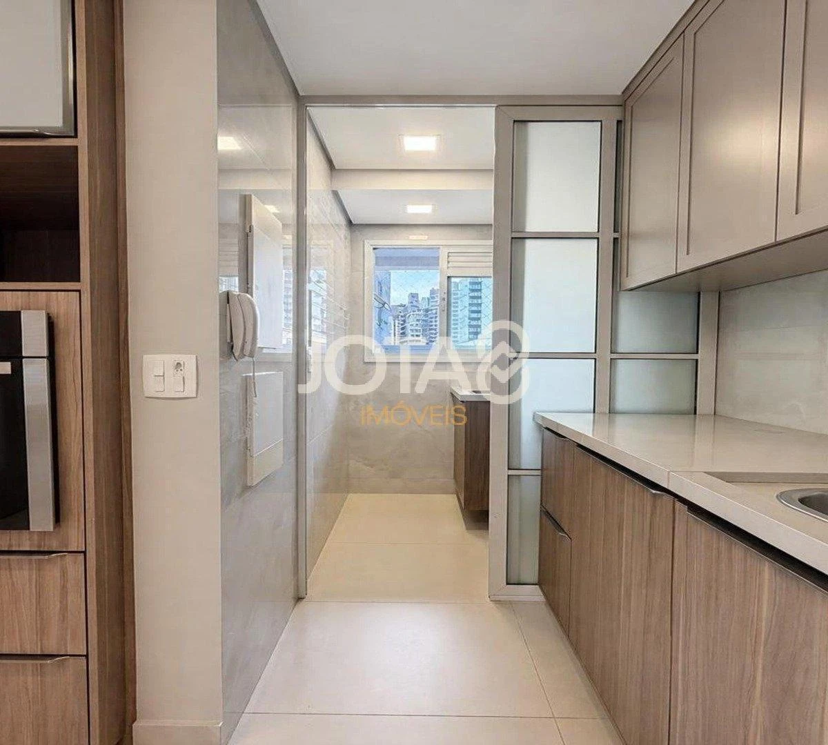 2-bedroom apartment in a building with a gym — photo 19