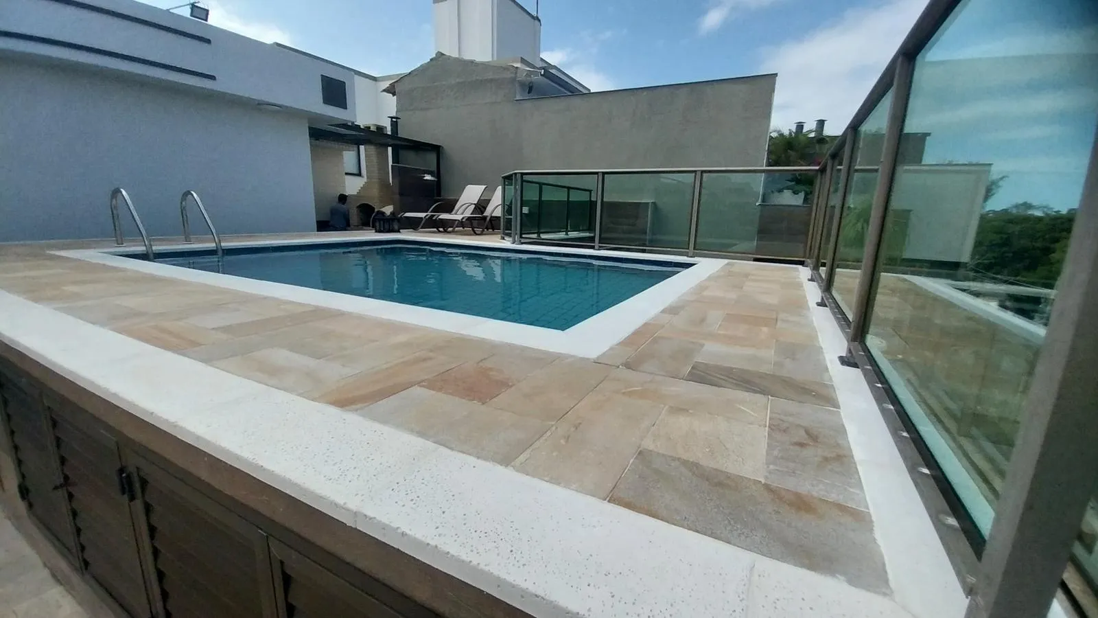 Unfurnished apartment with 4 bedrooms and 5 bathrooms — photo 3