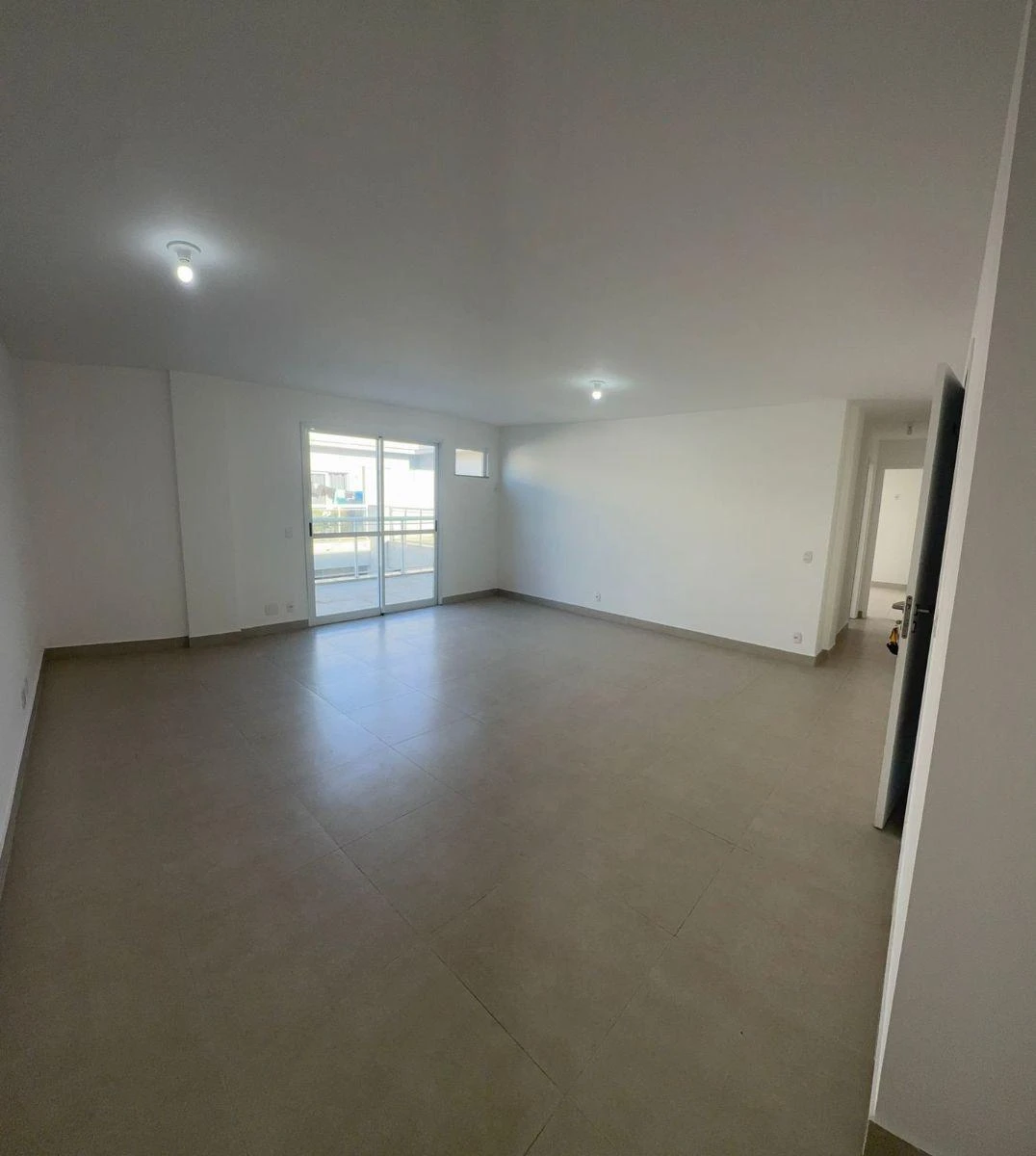 145 m² top-floor home with balcony and 2 parking spots — photo 9