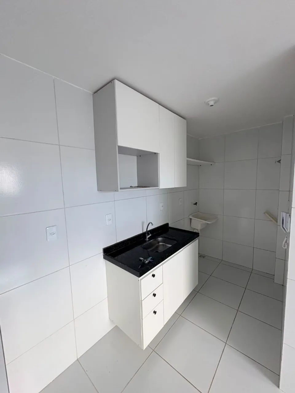 2-bedroom apartment in a building with a gym — photo 2