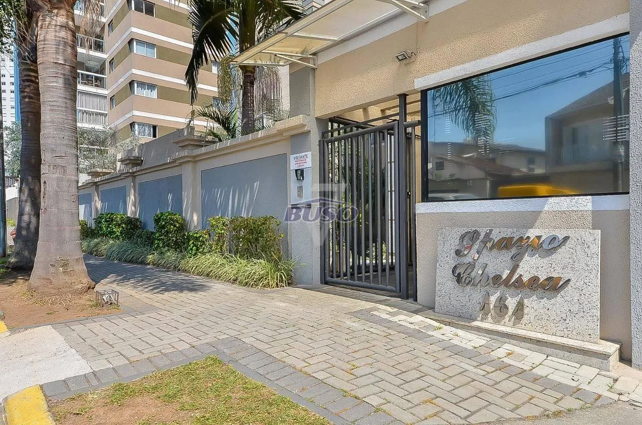 2-bedroom apartment with wood or laminate floors in Curitiba — photo 4