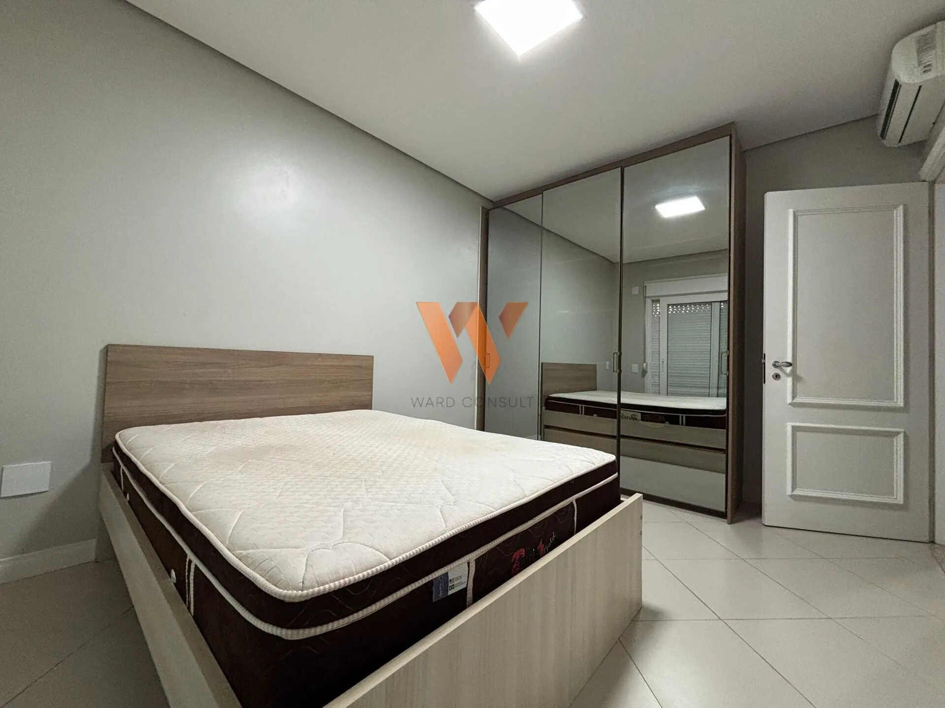 Furnished apartment with 3 en-suites and 236 m² — photo 44