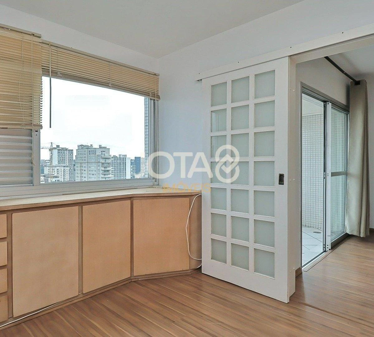 Unfurnished 1-bedroom apartment with 81 m² and parking — photo 17