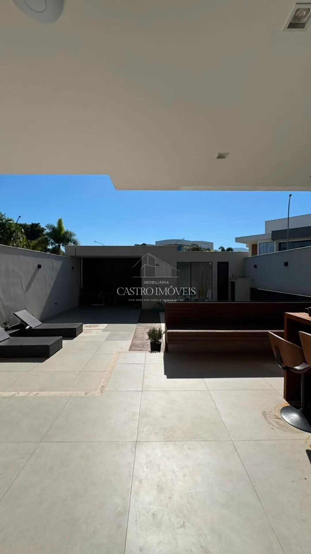 540 m² triplex house with 4 en-suite bedrooms — photo 27