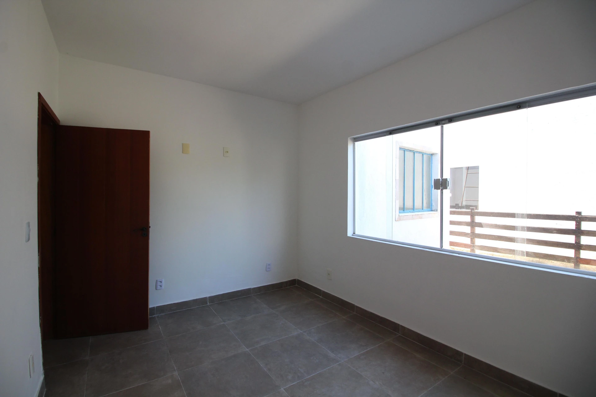 House with 4 bedrooms, 2 bathrooms and private garden — photo 22