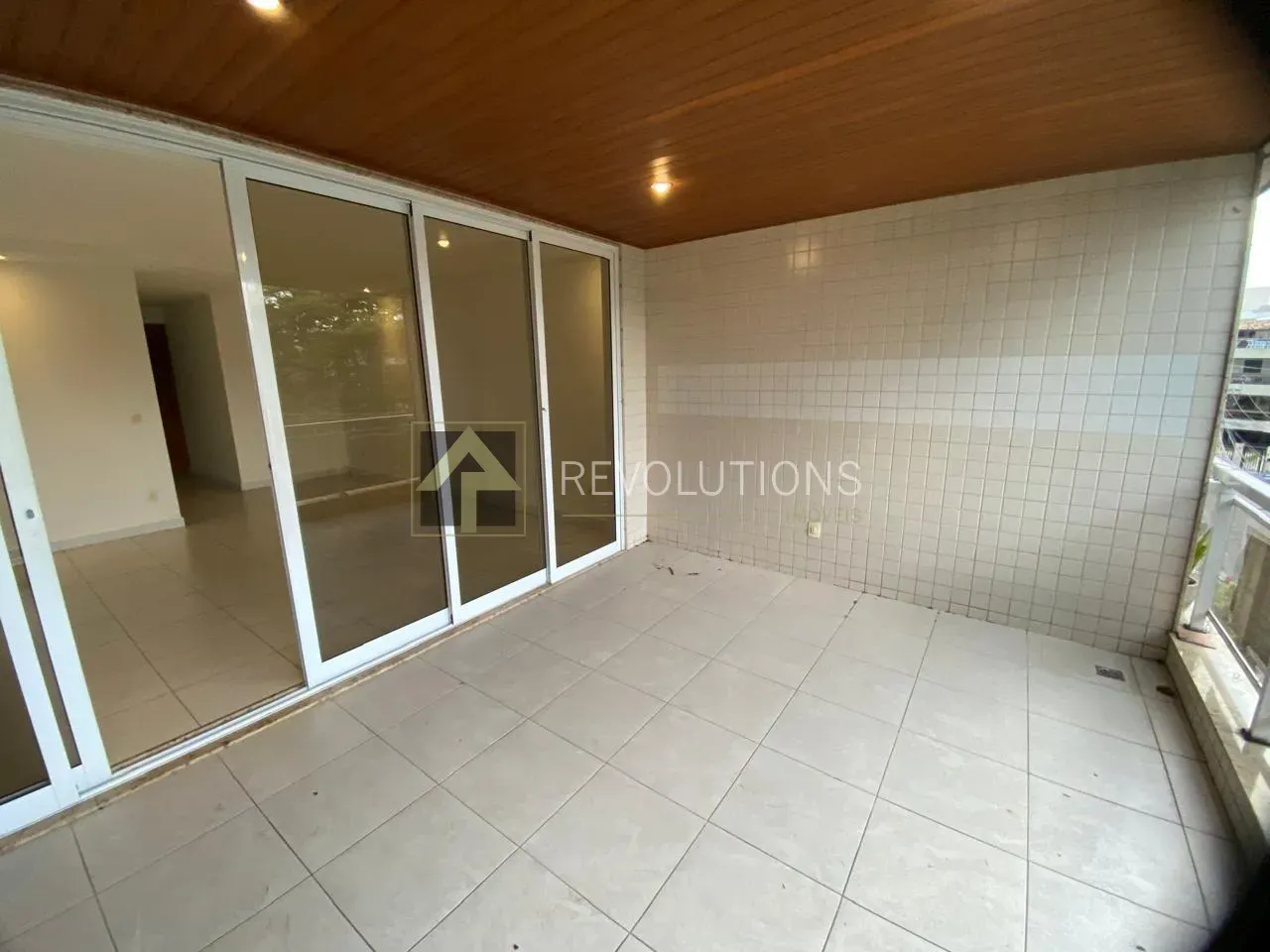 Apartamento de 3 quartos com 5 banheiros e cozinha fechada — photo 37