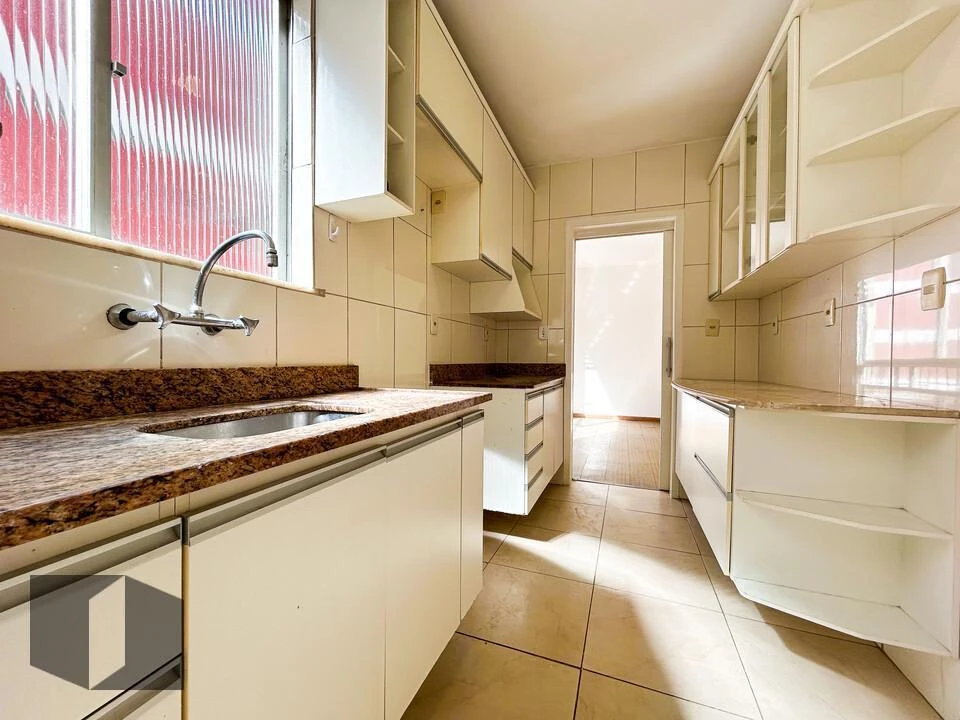 Apartment, 70 m², with wood or laminate floors — photo 2