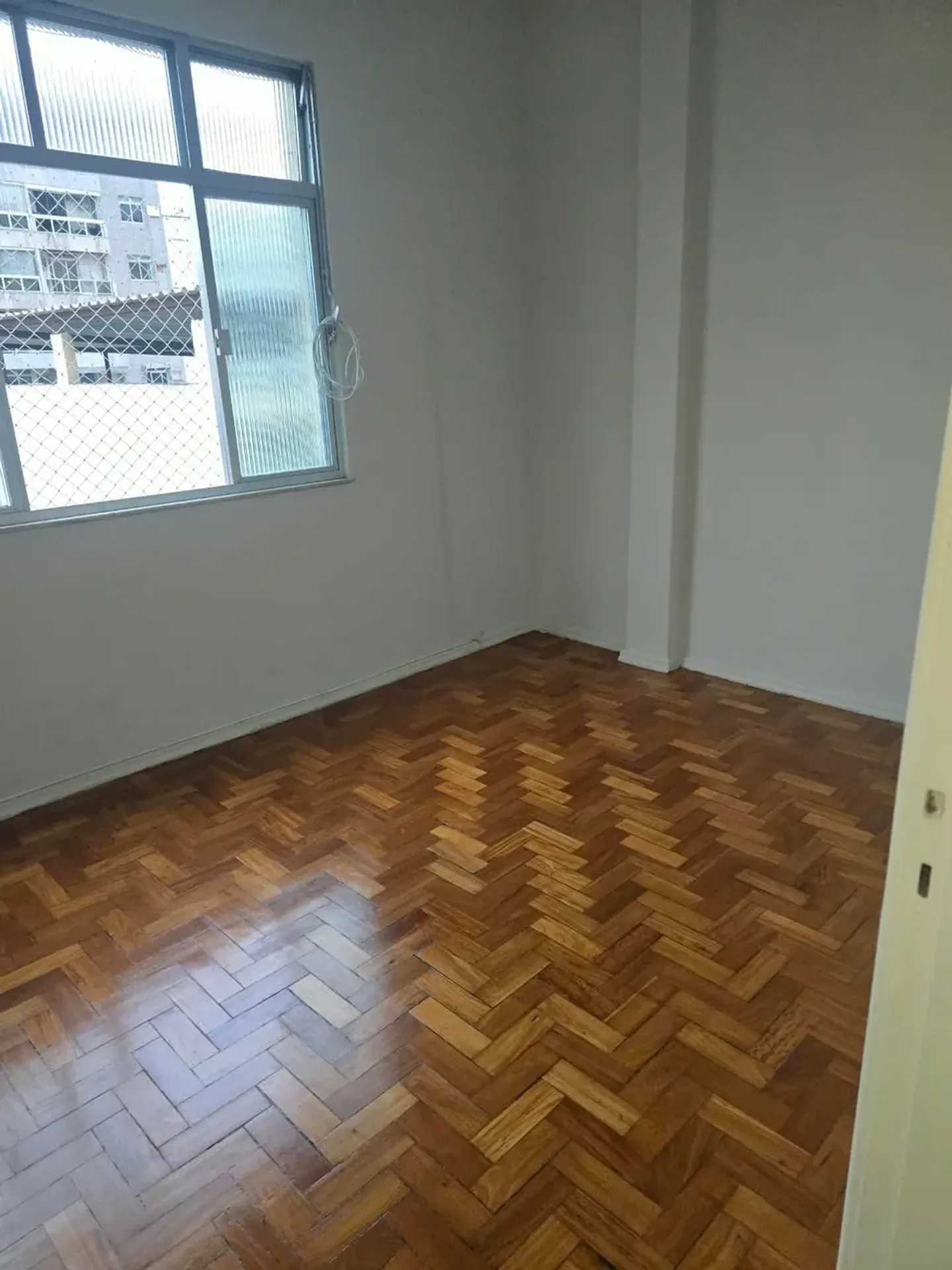 Apartment, 61 m², with wood or laminate floors — photo 4