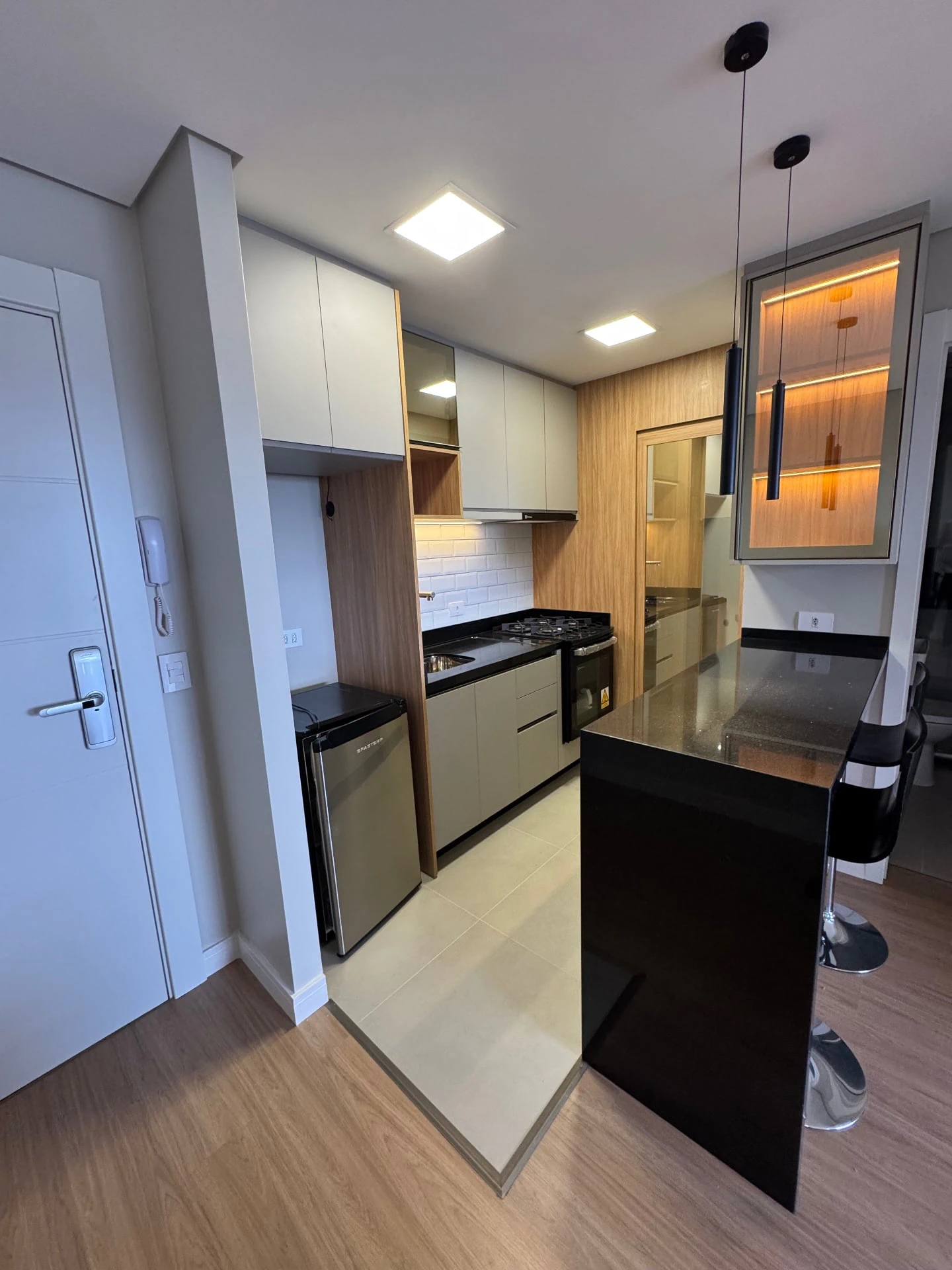 Furnished 1-bedroom apartment with an open-plan kitchen