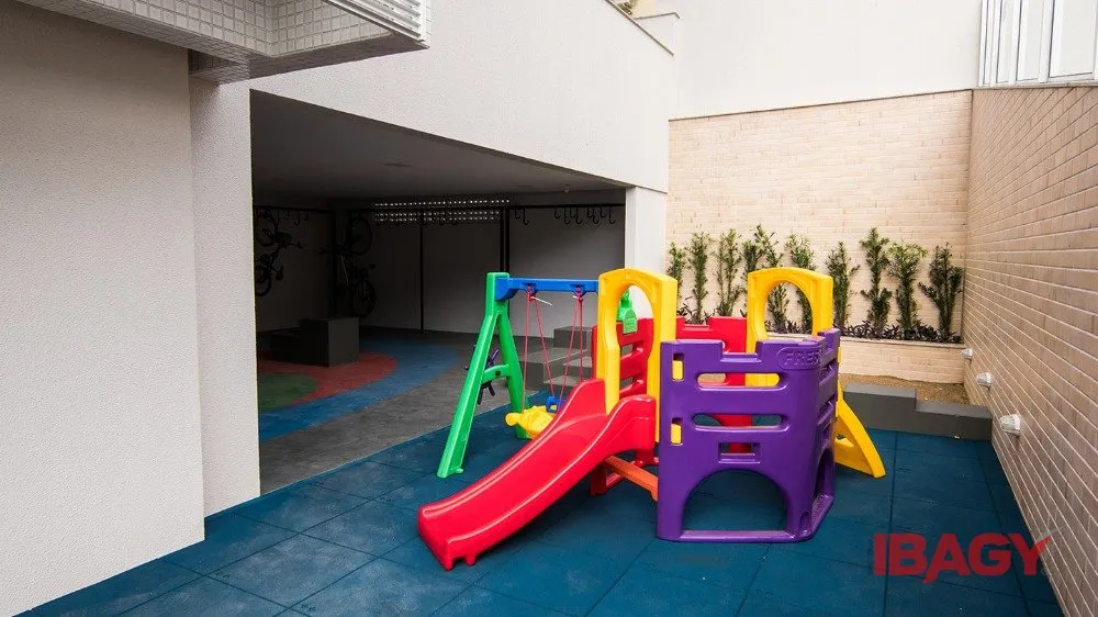 Balcony with a grill in a one-bedroom apartment, 39 m² — photo 30
