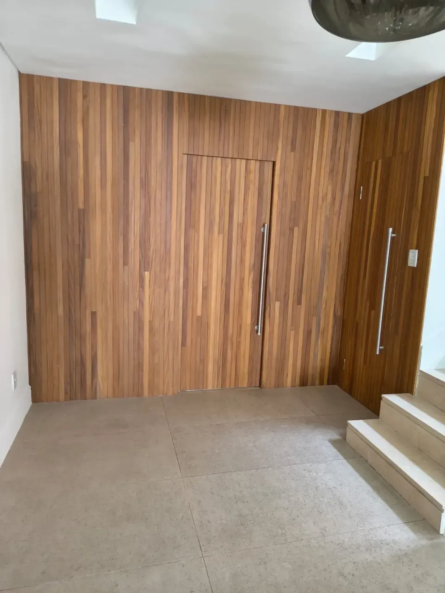 3-floor house with 4 en-suite bedrooms and 5 baths — photo 17