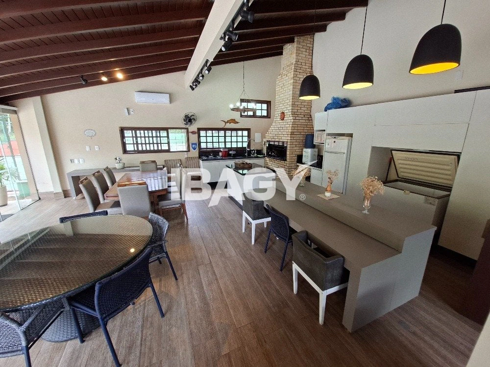 Casa amueblada con 4 dormitorios y 250 m² — photo 29