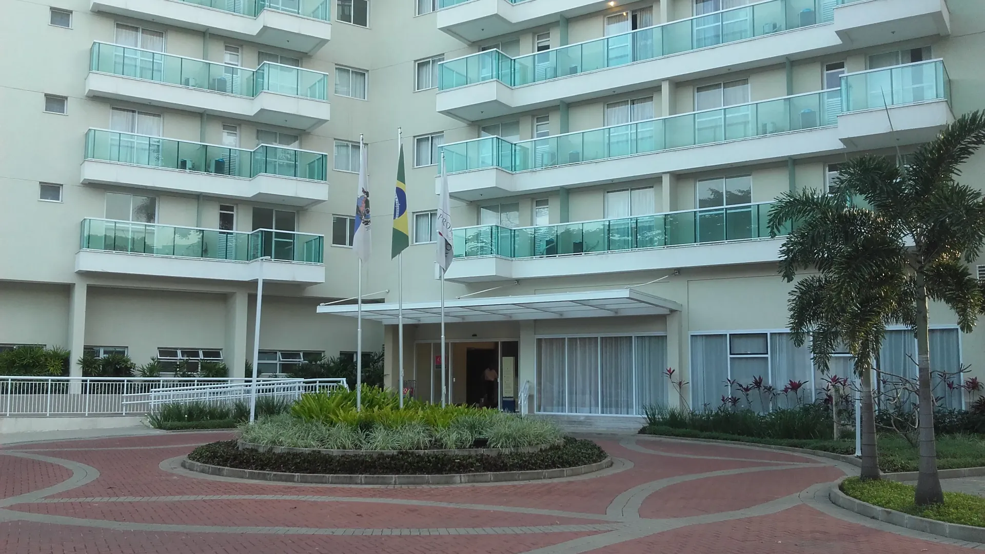 One-bedroom apartment with a mountain view in Rio de Janeiro — photo 3