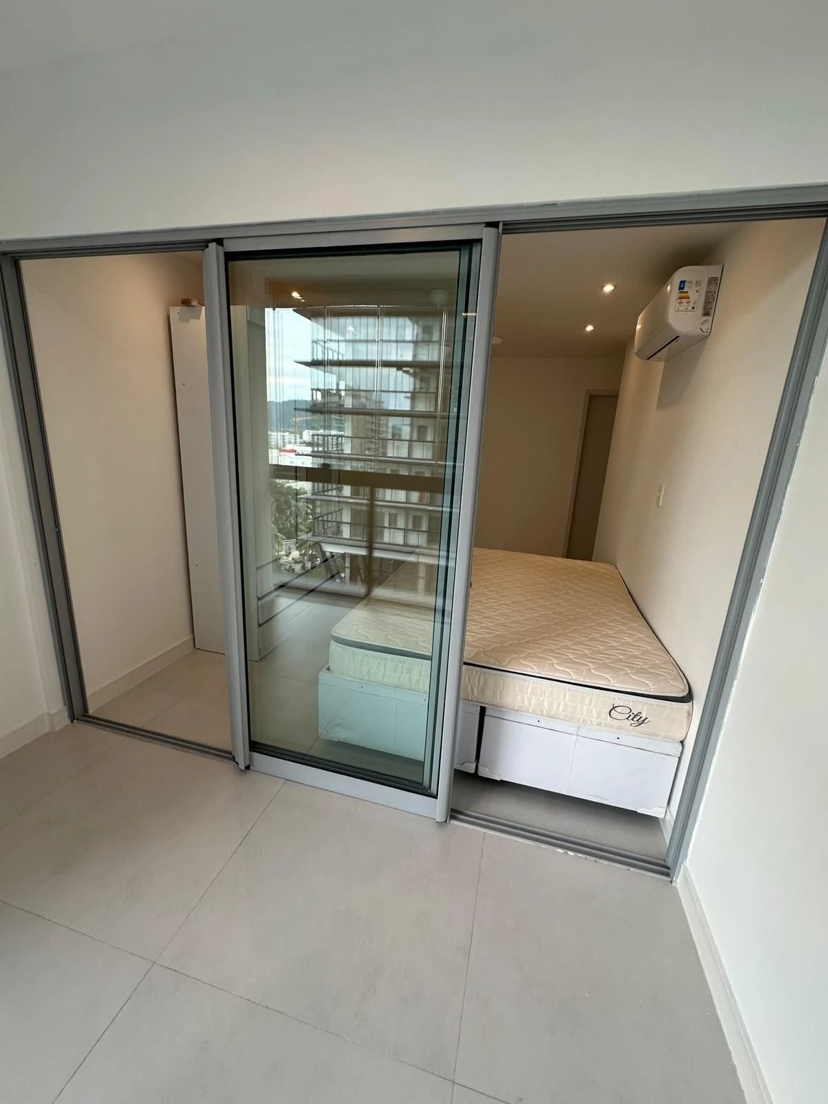 Floor-to-ceiling windows in a 2-bedroom apartment, 84 m² — photo 8