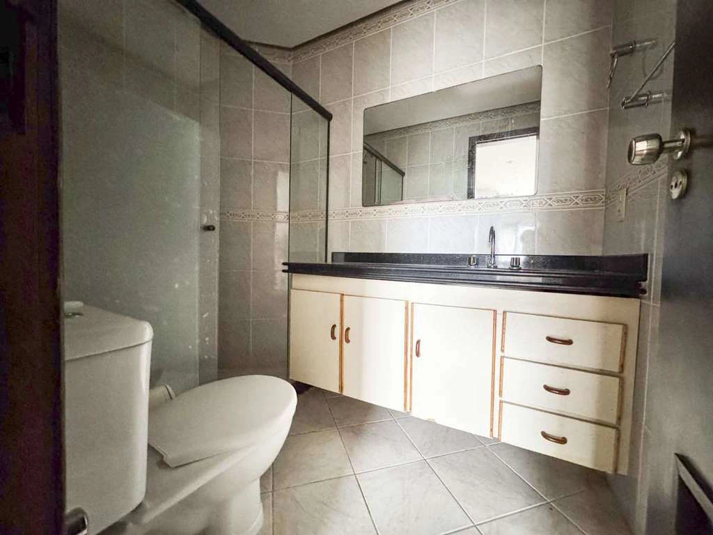 Top-floor apartment with 3 en-suites and 4 baths — photo 2