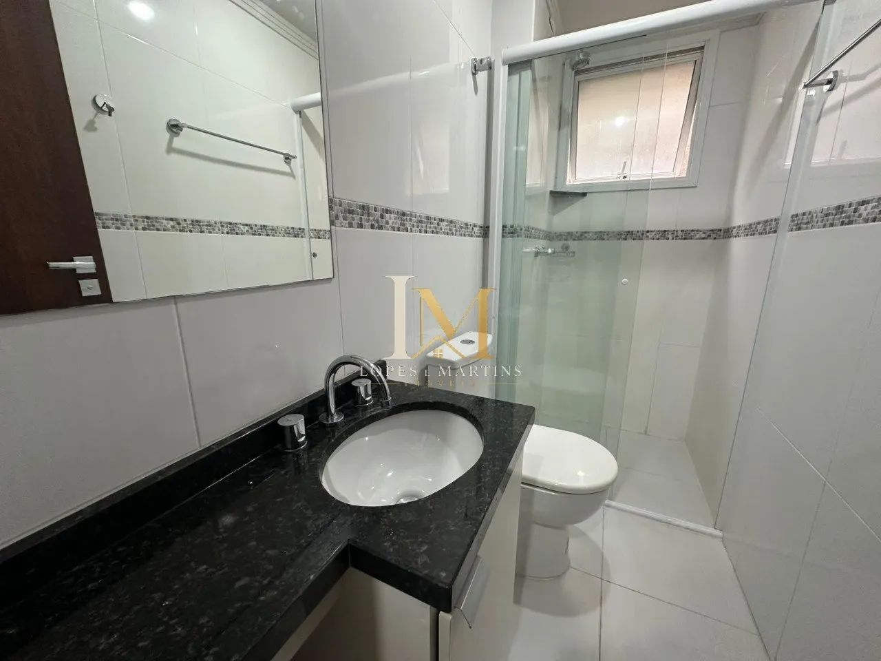 Деревянный пол или ламинат и 1 спальня: квартира 46 м² — photo 13