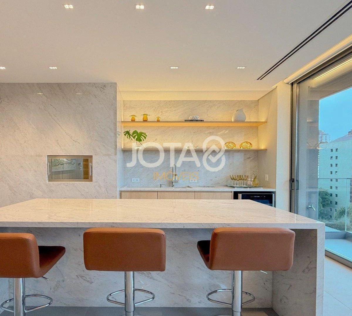 Furnished 195 m² apartment with 2 en-suite bedrooms — photo 9